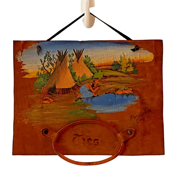 Vintage Tie Holder Native American Scene Leather Souvenir Pendleton Oregon - Picture 2 of 14